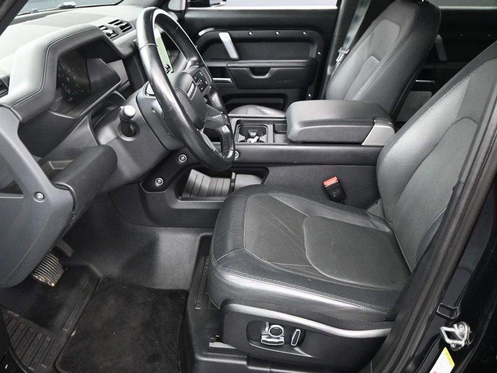 Used 2023 Land Rover Defender 130 X-Dynamic SE image 5
