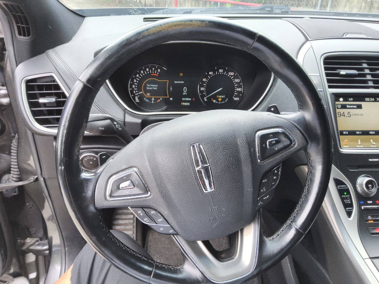 Used 2017 Lincoln MKX Select w/ Select Plus Package FWD image 14
