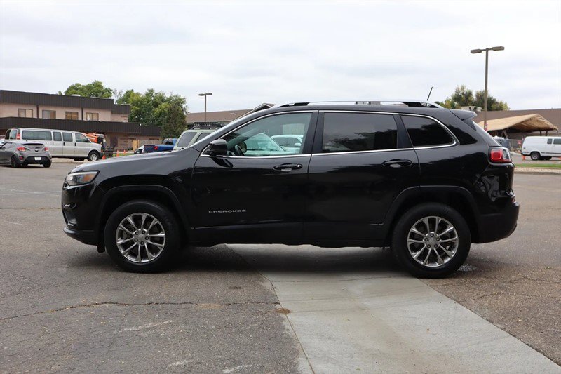 Used 2019 Jeep Cherokee Latitude Plus w/ Cold Weather Group AWD/4WD image 5