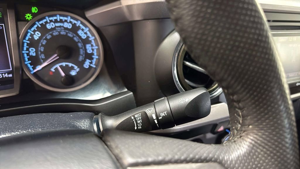 Used 2019 Toyota Tacoma SR5 AWD/4WD image 32