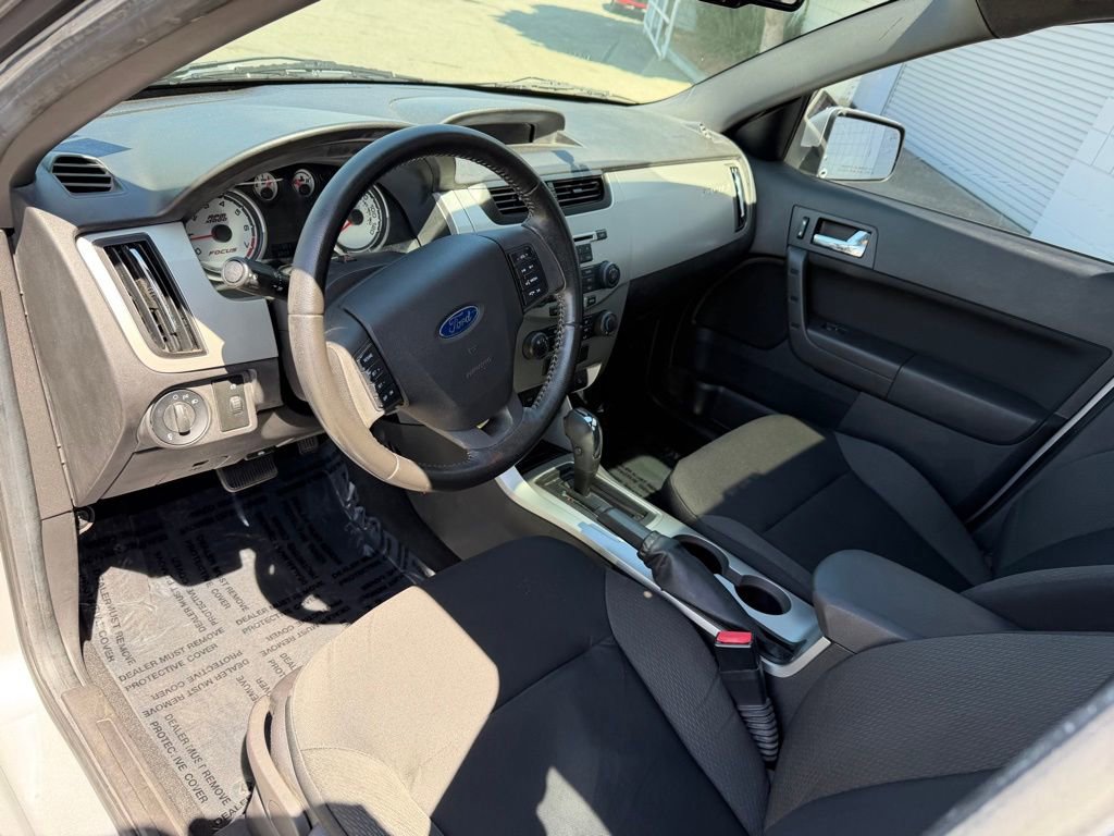 Used 2011 Ford Focus SES w/ 401A Rapid Spec Order Code image 2