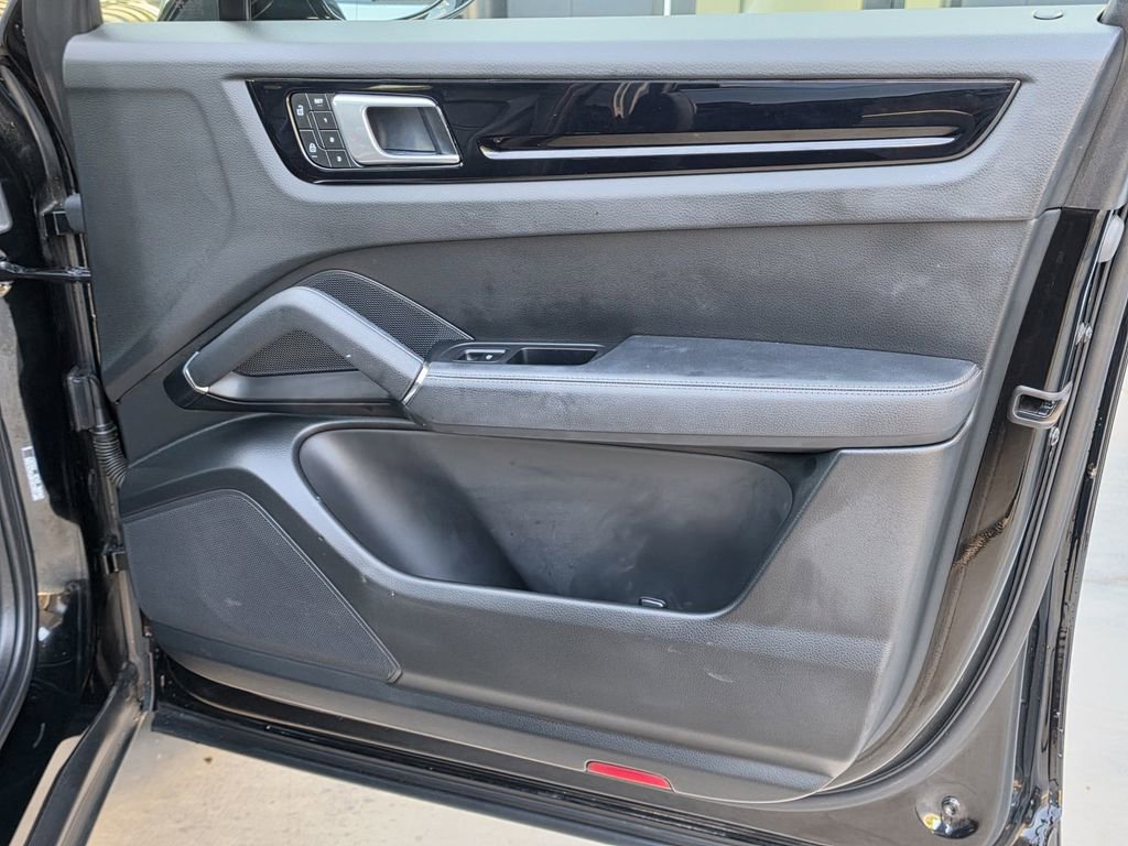 Certified 2023 Porsche Cayenne Coupe image 25