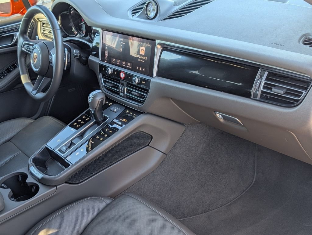 Certified 2024 Porsche Macan image 12