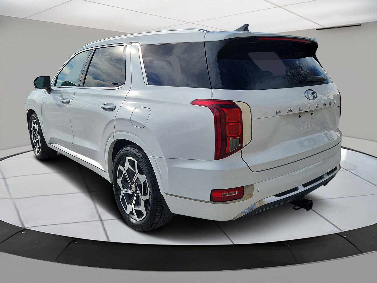 Used 2022 Hyundai Palisade Calligraphy w/ Cargo Package image 3