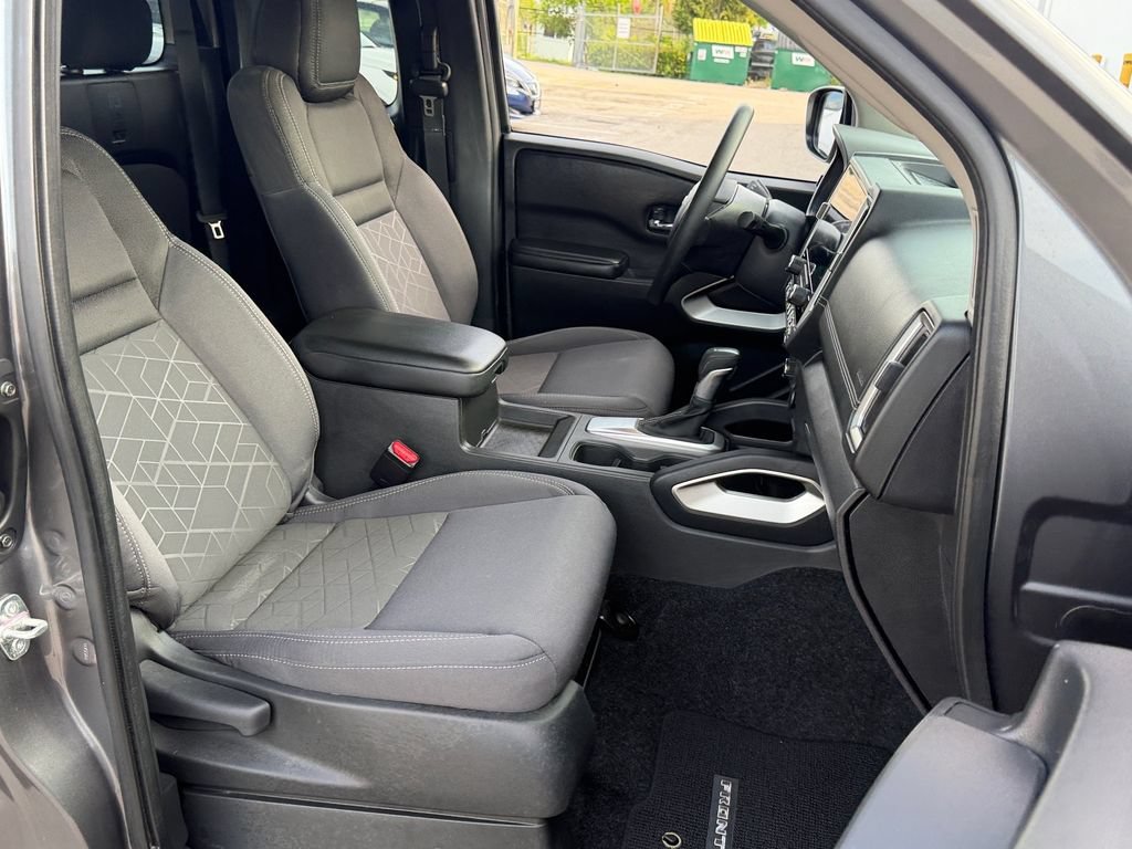 Certified 2025 Nissan Frontier SV w/ Tow Package RWD image 15