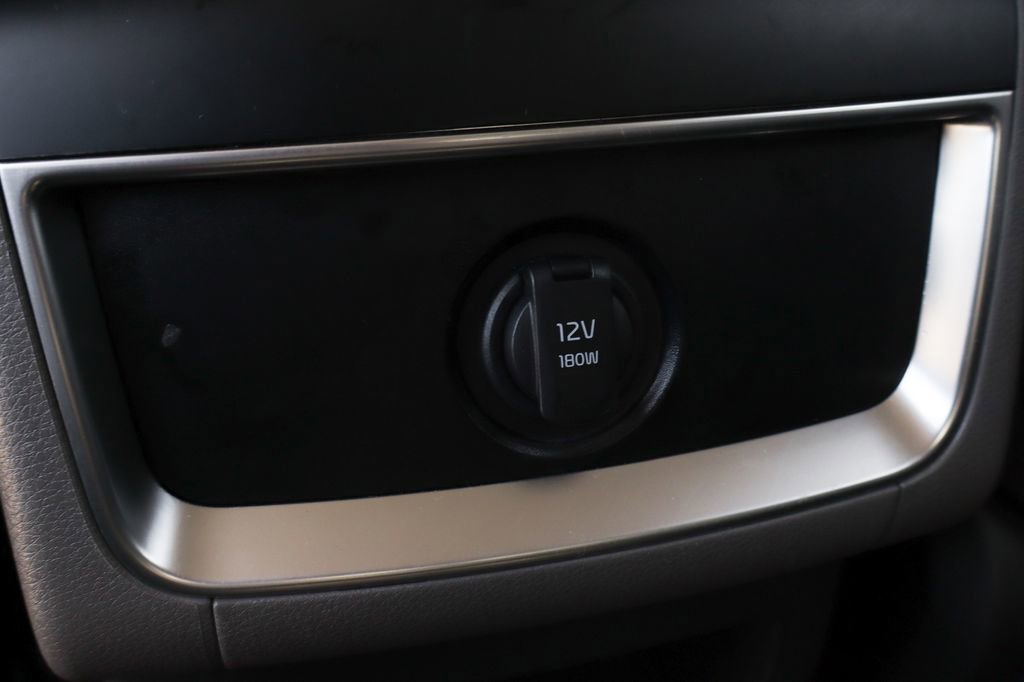 Used 2025 Kia Carnival image 46