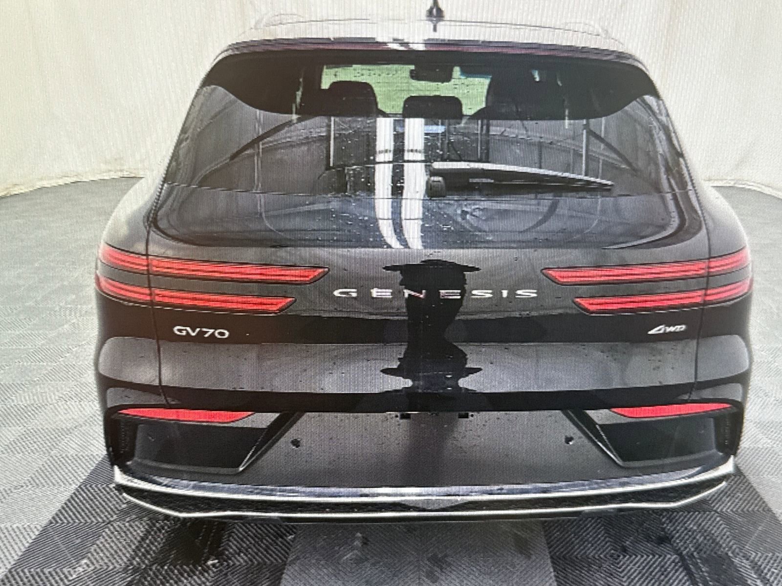 Used 2026 Genesis GV70 2.5T Select image 11