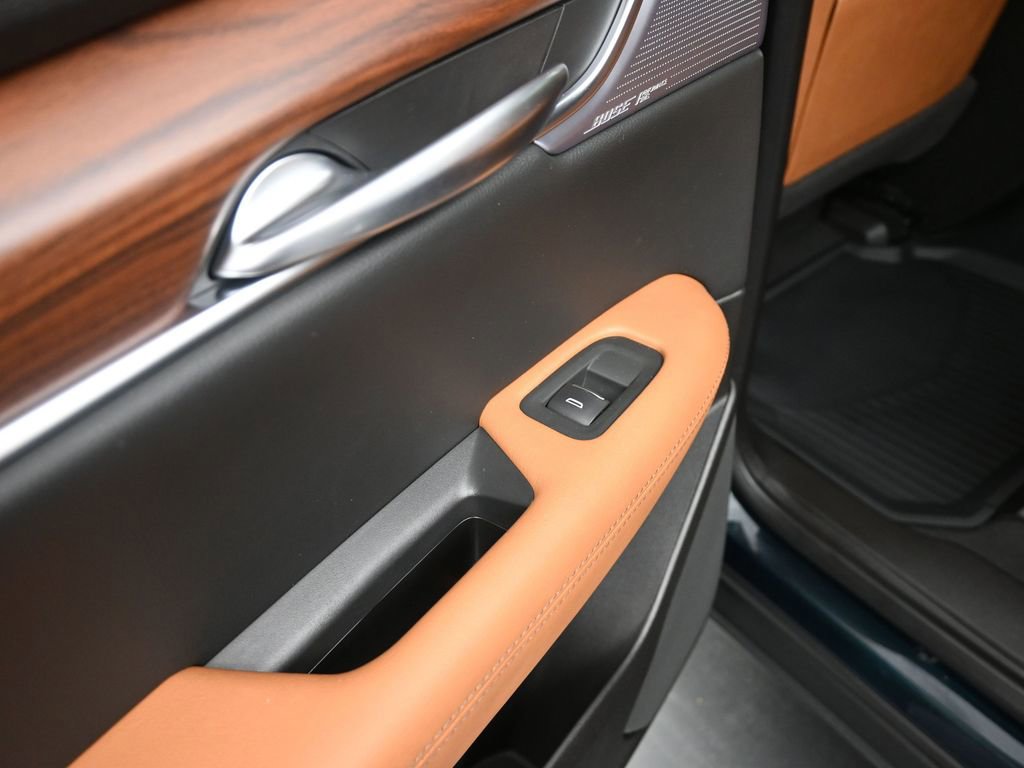 New 2026 Cadillac XT5 Premium Luxury w/ LPO, Floor Liner Package image 17