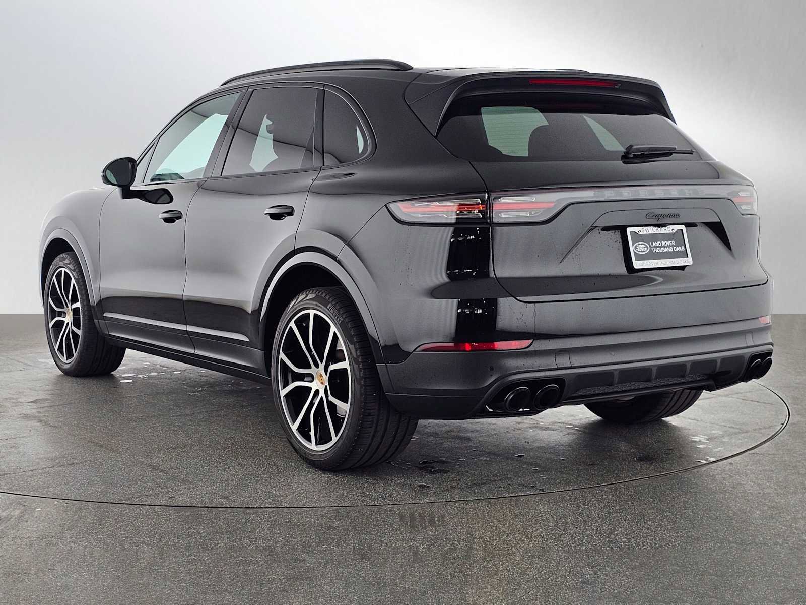 Used 2022 Porsche Cayenne Platinum Edition image 3