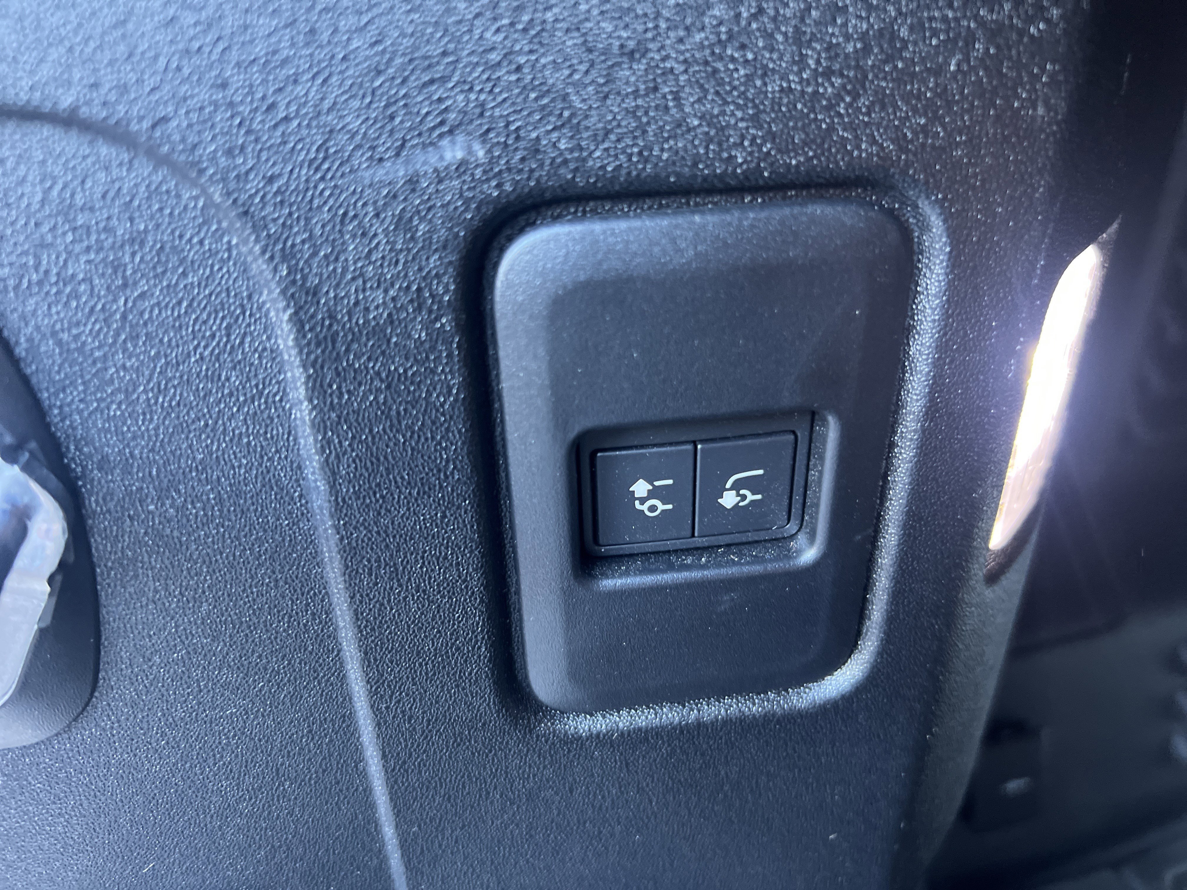 Used 2023 Land Rover Defender 110 75th Limited Edition image 33