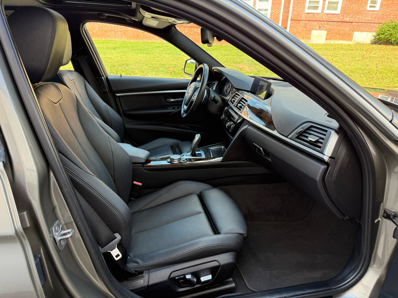 Used 2017 BMW 330e image 28