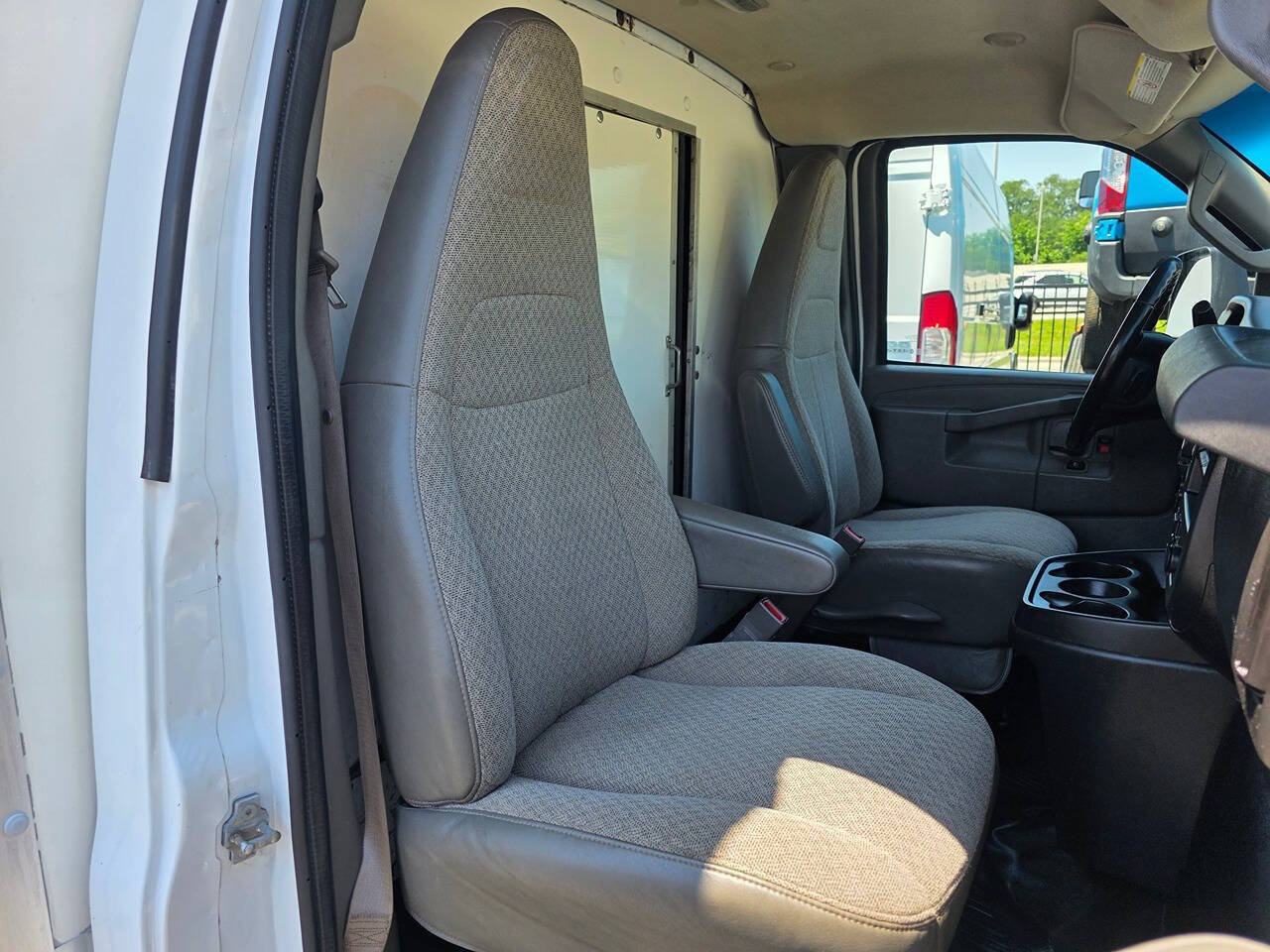 Used 2020 Chevrolet Express 3500 Extended w/ Power Convenience Package RWD image 9