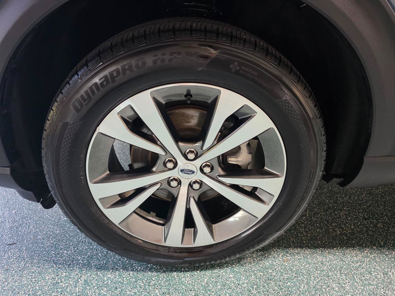 Used 2020 Ford Explorer Platinum w/ Premium Technology Package AWD/4WD image 11