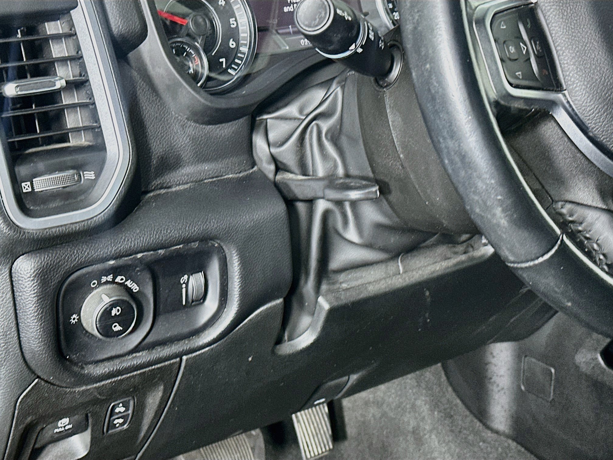 Used 2022 RAM 1500 Big Horn AWD/4WD image 16