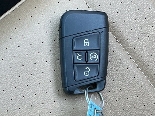 Certified 2023 Volkswagen Tiguan SE R-Line AWD/4WD image 33