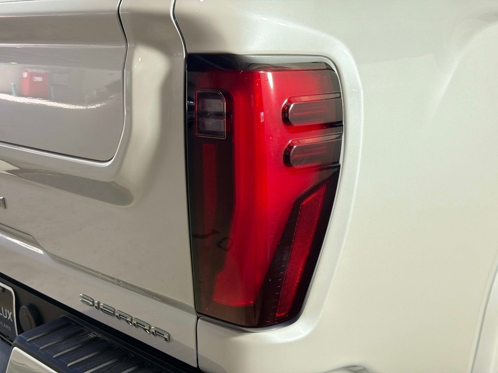 Used 2025 GMC Sierra 2500 Denali w/ Denali Reserve Package AWD/4WD image 17