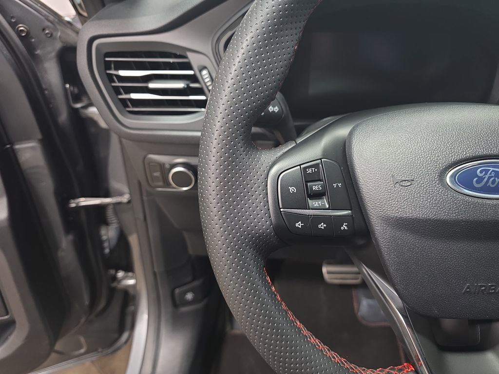 Used 2023 Ford Escape ST-Line FWD image 9