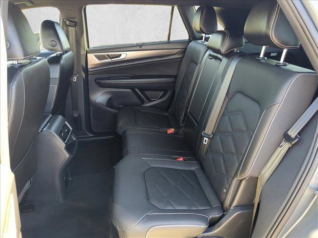 Used 2025 Volkswagen Atlas Cross Sport SE image 18