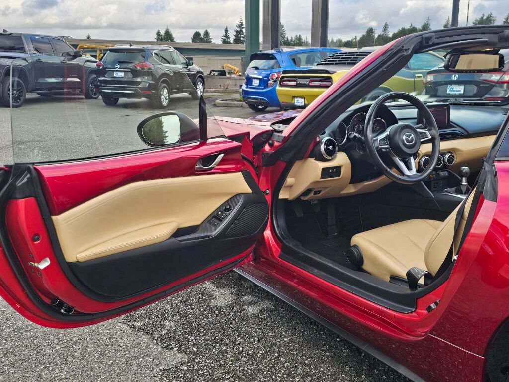Used 2019 MAZDA MX-5 Miata RF Grand Touring w/ GT-S Package RWD image 23