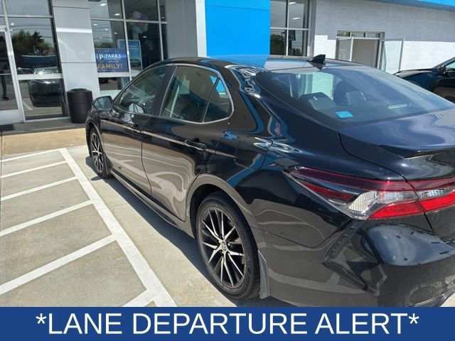 Used 2023 Toyota Camry SE image 3