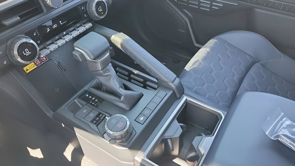 Used 2026 Toyota 4Runner Platinum AWD/4WD image 18