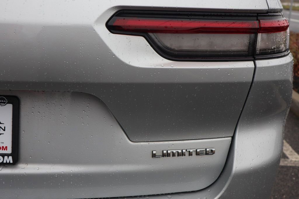 Used 2022 Jeep Grand Cherokee L Limited image 34