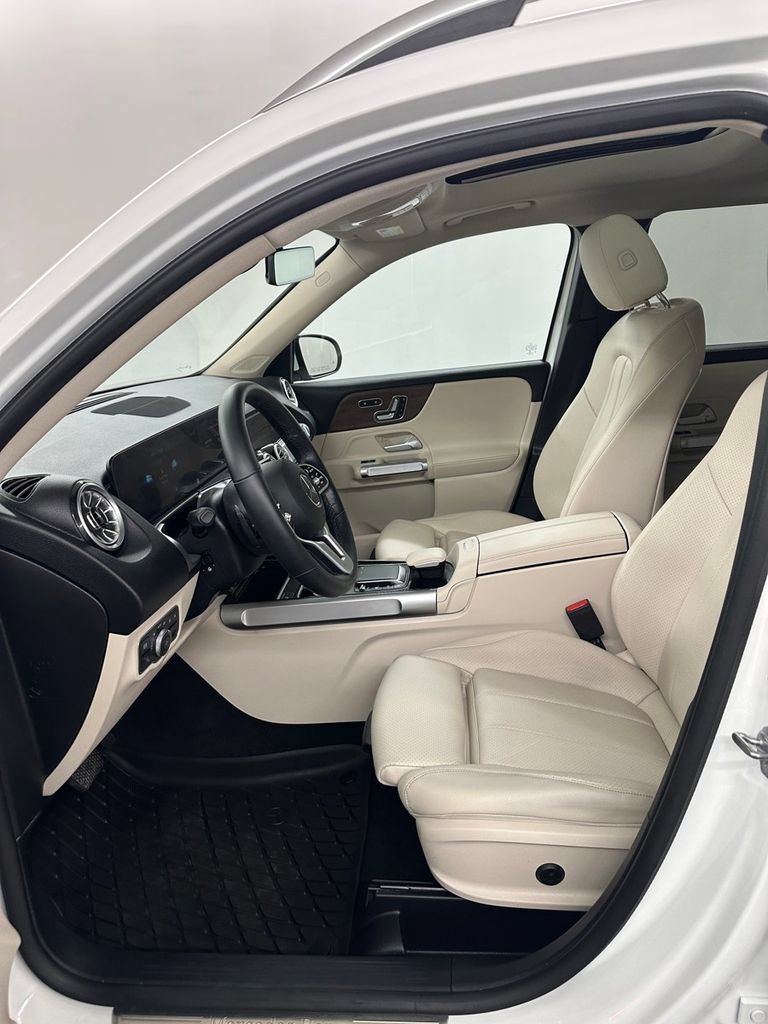 Used 2022 Mercedes-Benz GLB 250 4MATIC image 11