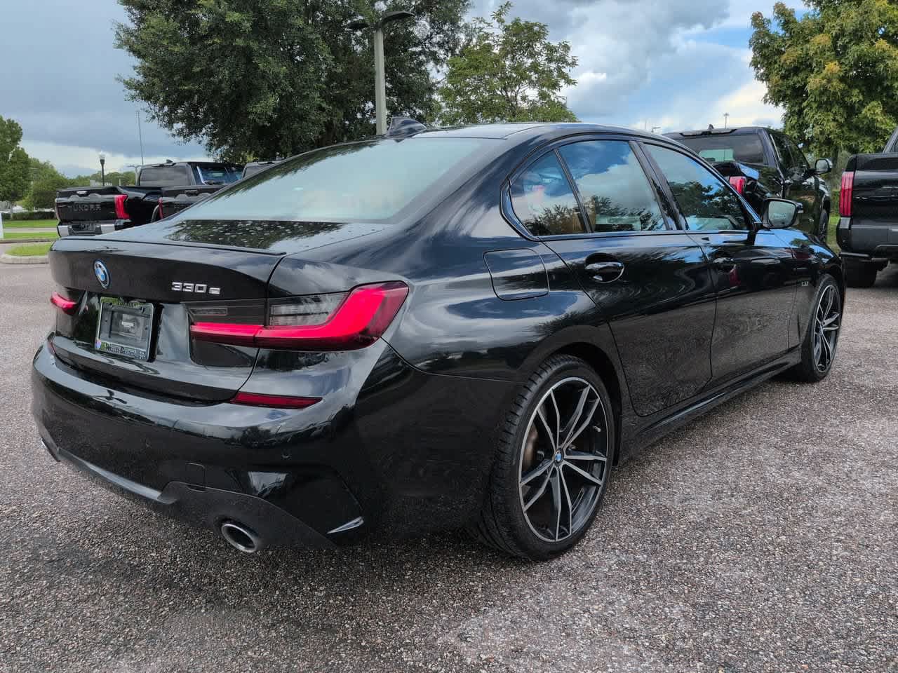 Used 2022 BMW 330e w/ M Sport Package RWD image 6
