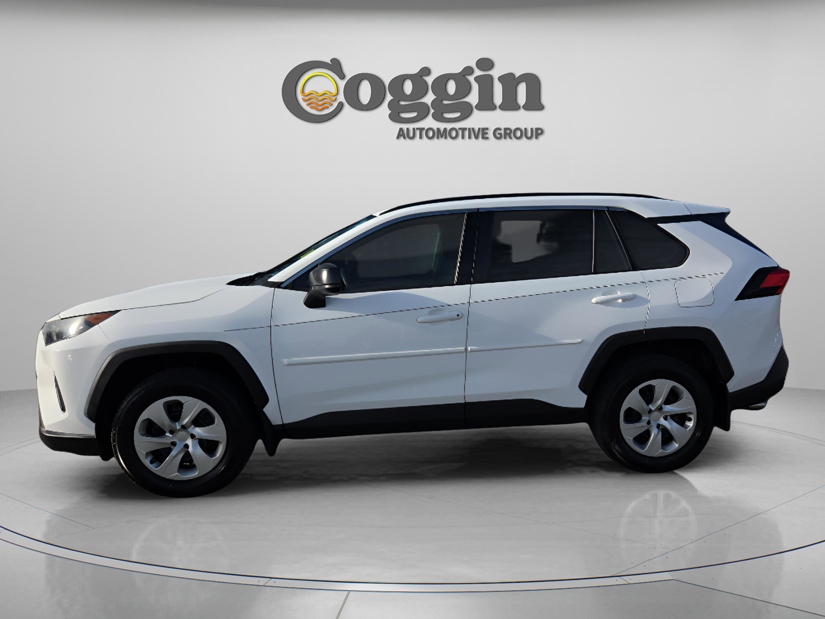 Used 2020 Toyota RAV4 LE image 3