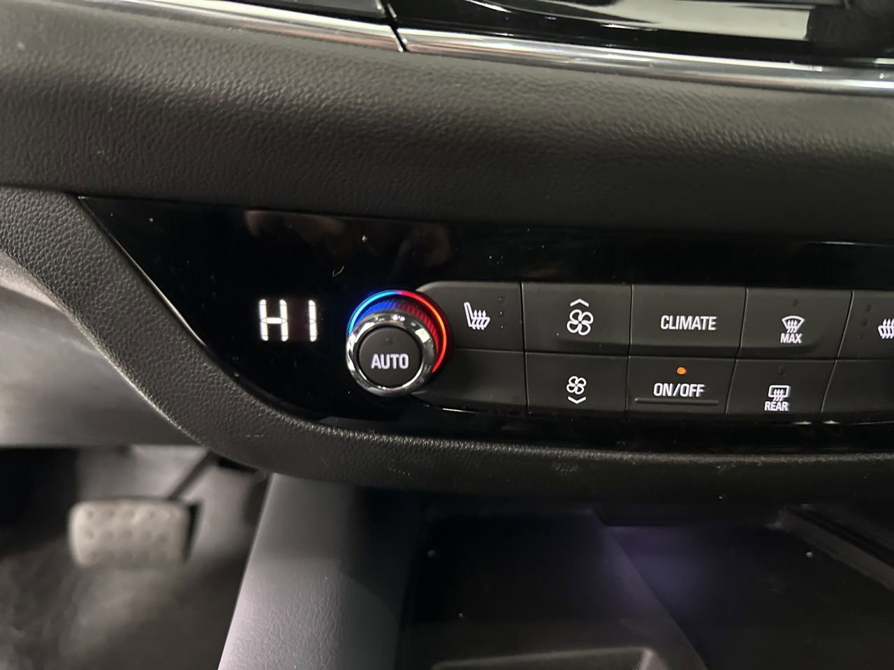 Used 2023 Buick Enclave Essence w/ Experience Buick Package image 20