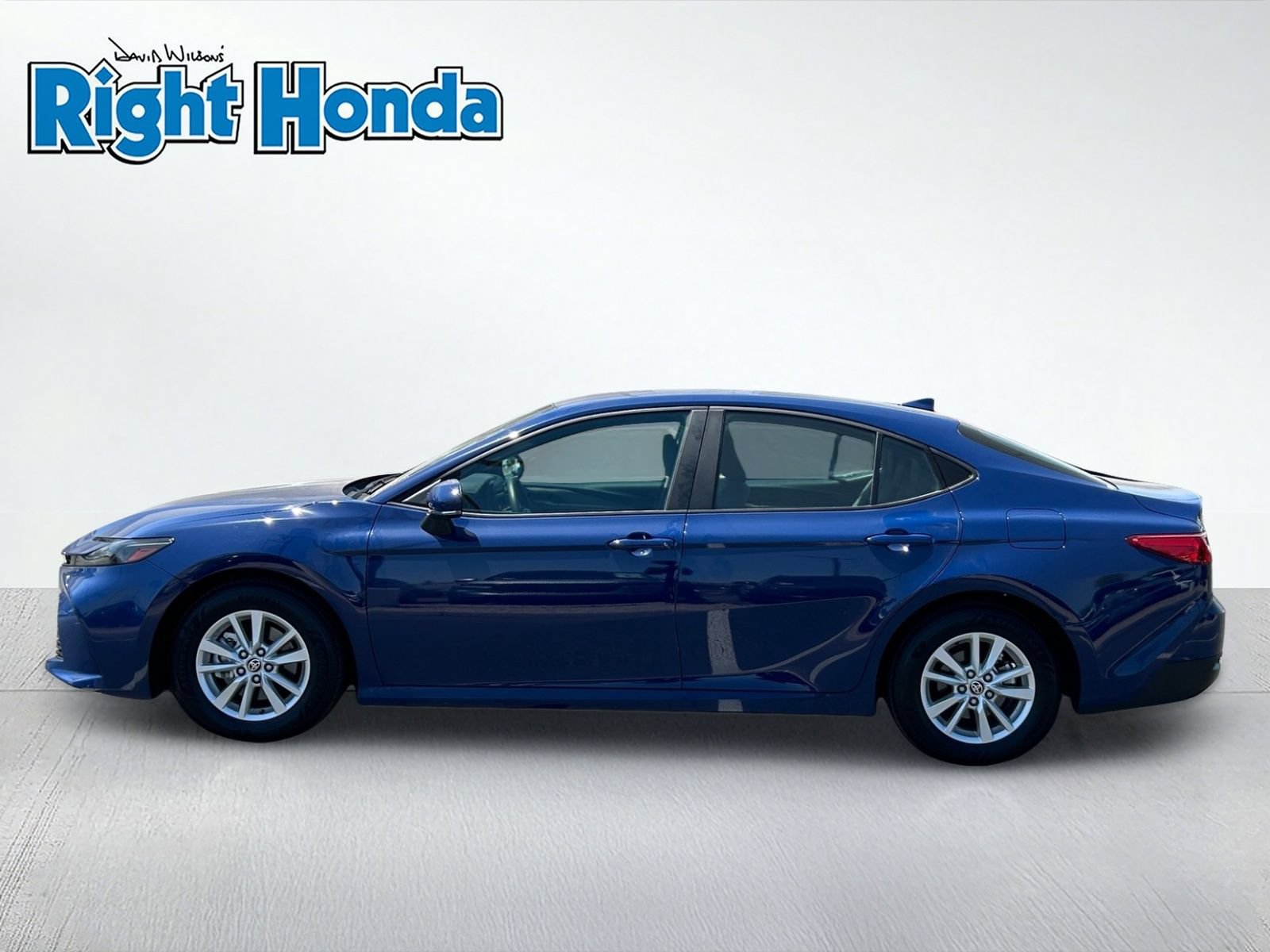 Used 2025 Toyota Camry LE w/ Convenience Package FWD image 3