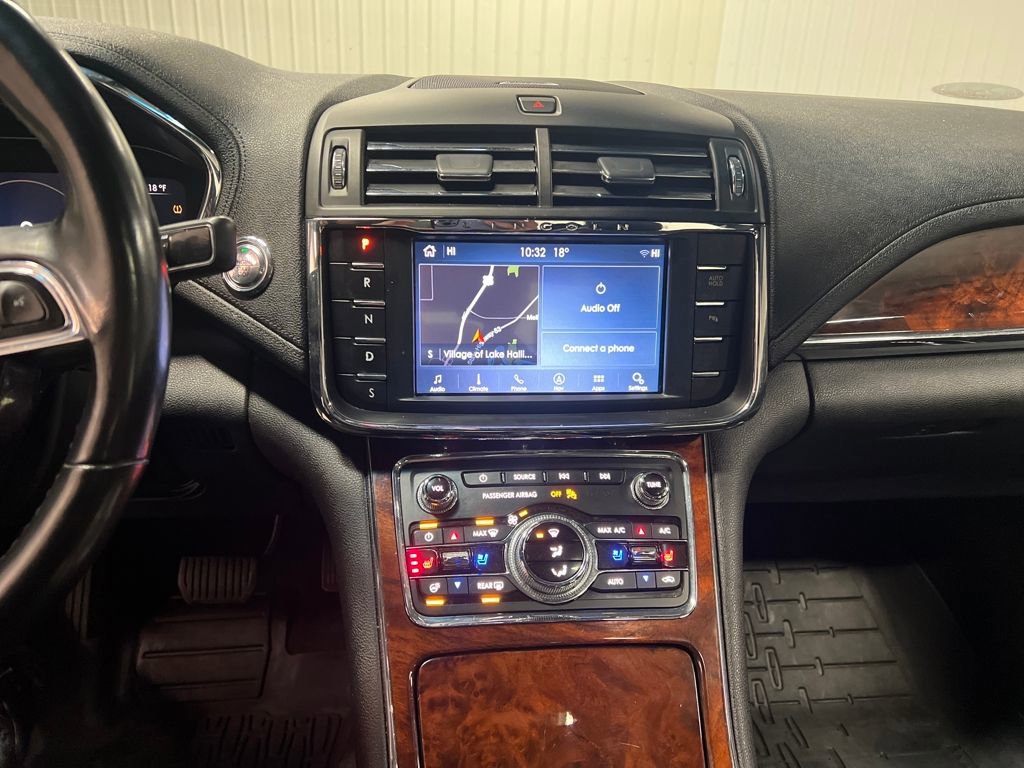 Used 2019 Lincoln Continental Select w/ Continental Climate Package image 17