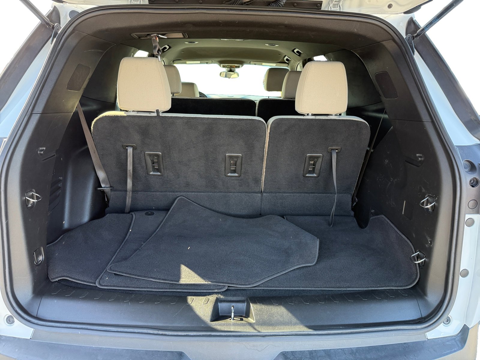 Used 2022 Chevrolet Traverse LS image 17