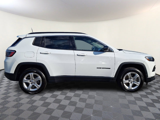 Used 2023 Jeep Compass Latitude w/ Convenience Group AWD/4WD image 7