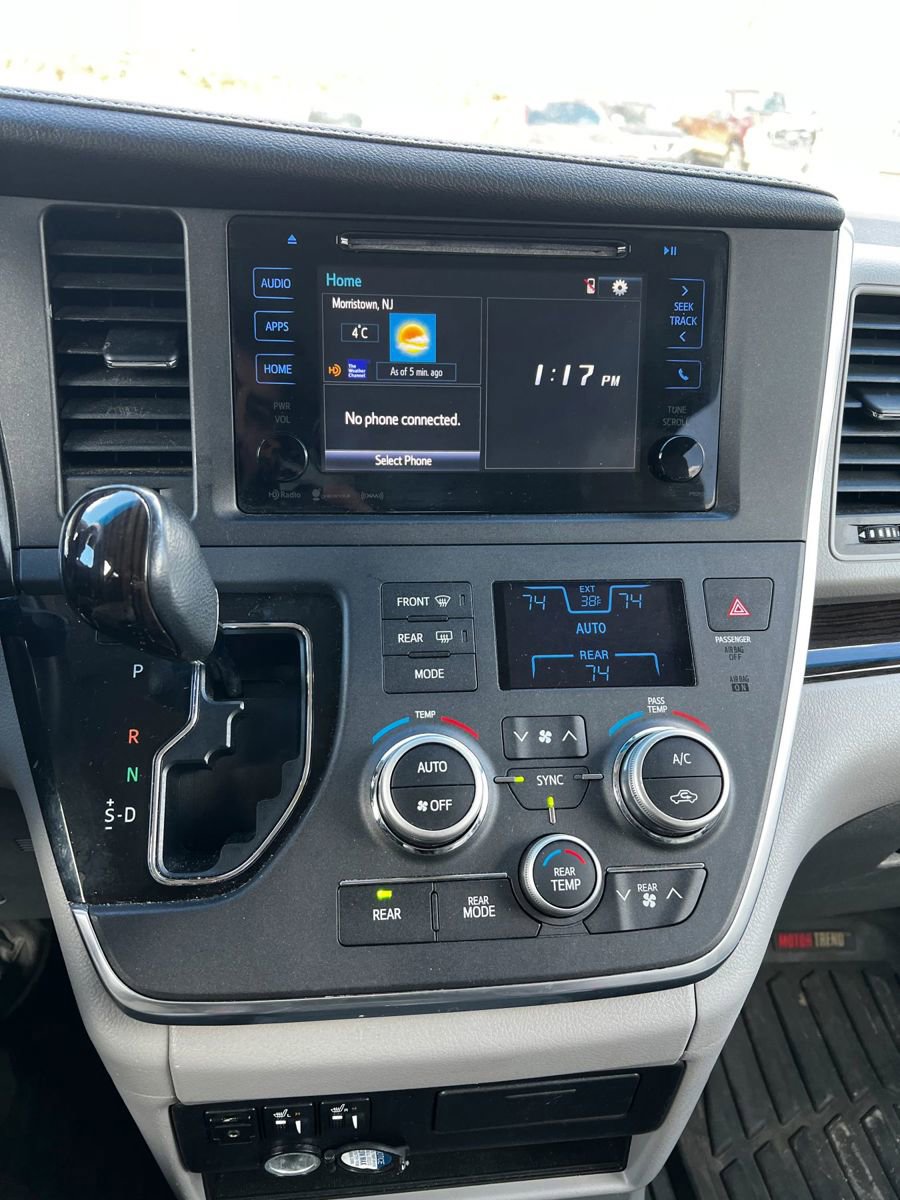 Used 2017 Toyota Sienna XLE AWD/4WD image 16