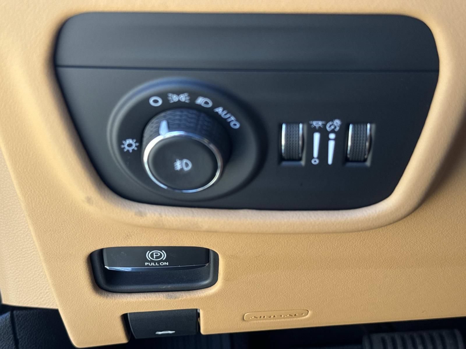 Used 2025 Jeep Grand Cherokee L Summit AWD/4WD image 21