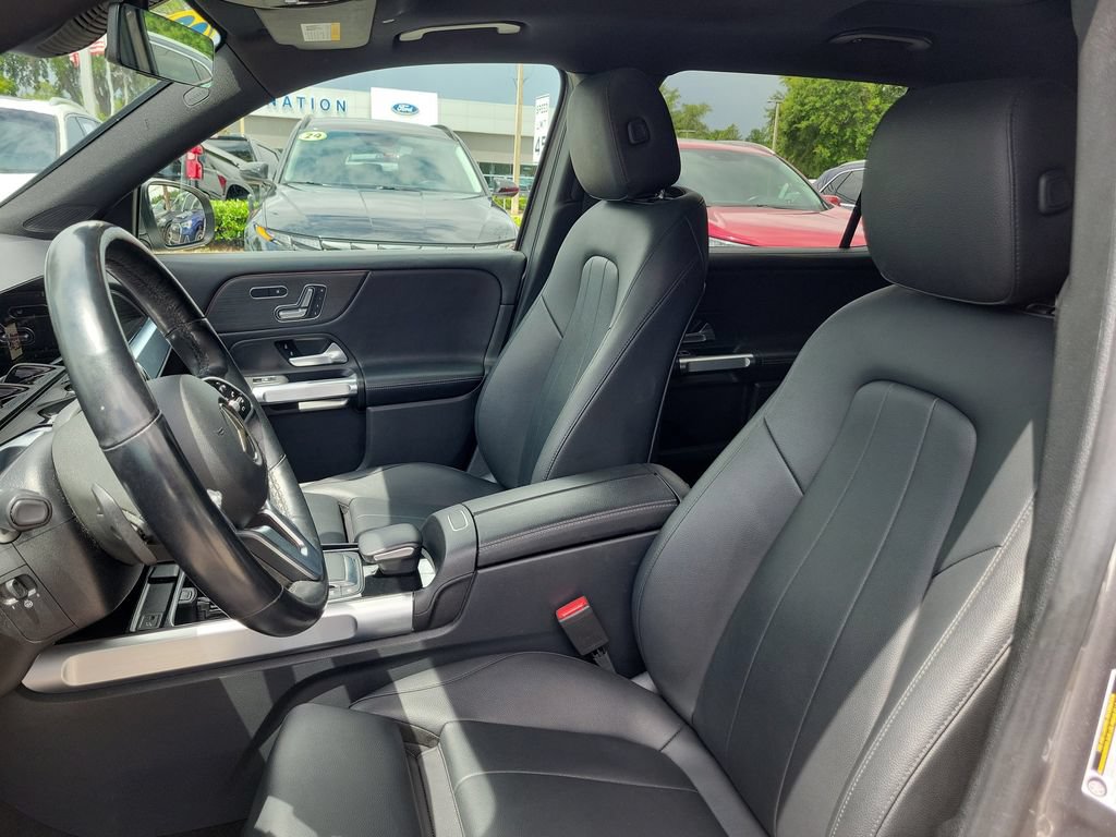 Used 2023 Mercedes-Benz GLB 250 4MATIC w/ Premium Package image 17