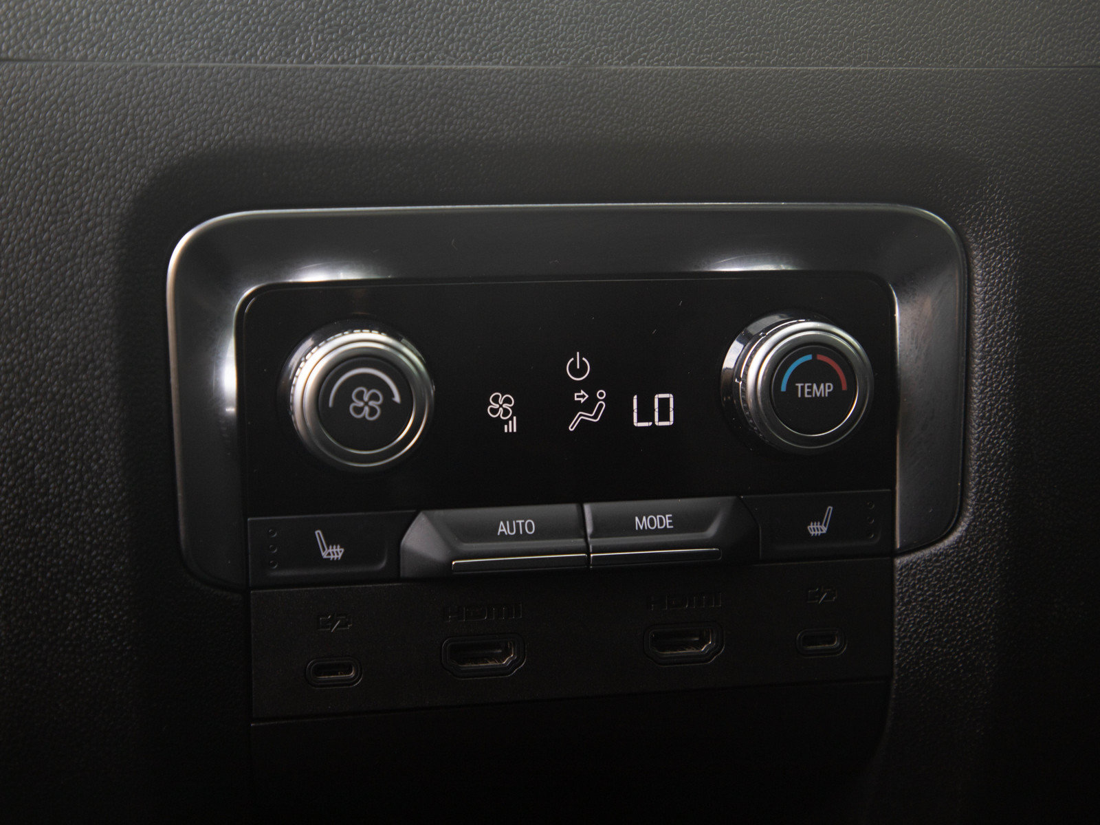 Used 2026 GMC Yukon AT4 w/ AT4 Premium Plus Package AWD/4WD image 18