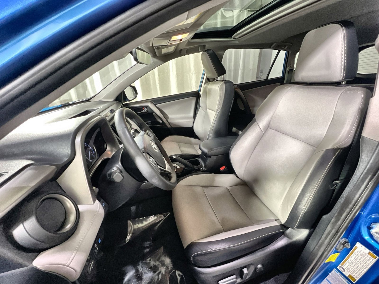 Used 2018 Toyota RAV4 Limited image 22