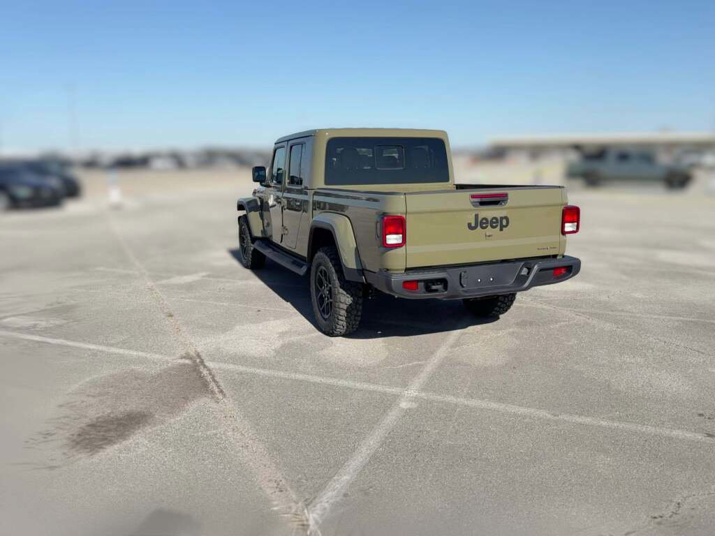 New 2026 Jeep Gladiator Sport image 9