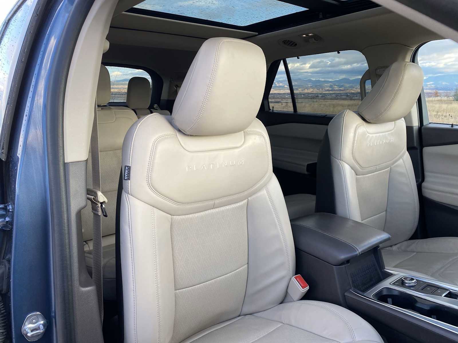 Used 2020 Ford Explorer Platinum w/ Premium Technology Package image 18