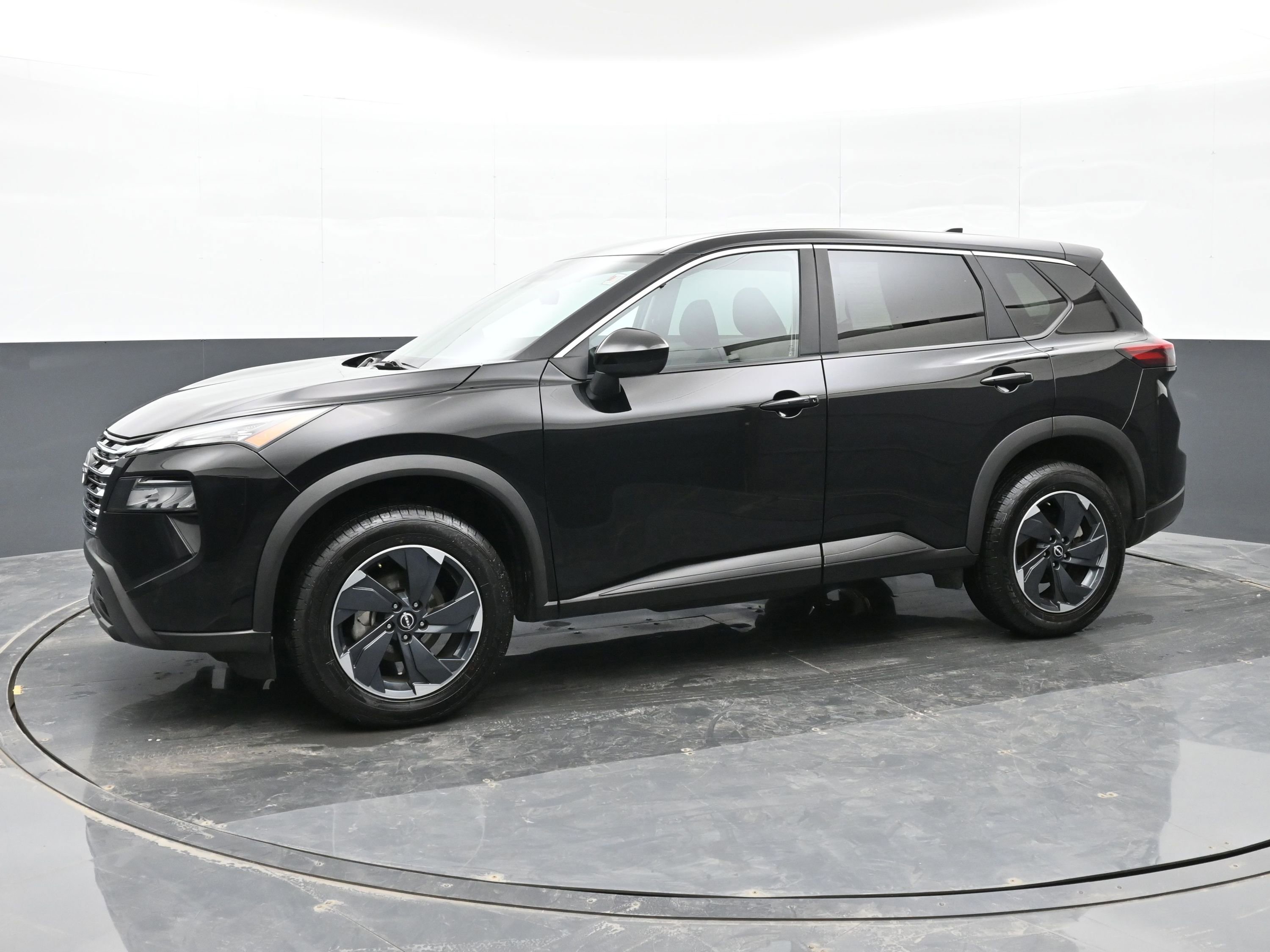 Used 2024 Nissan Rogue SV image 5