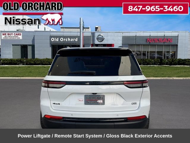 Used 2023 Jeep Grand Cherokee Altitude AWD/4WD image 8