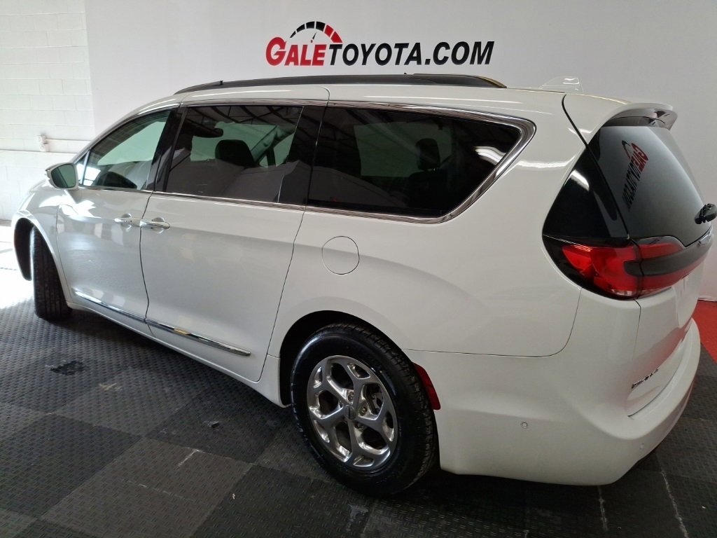Used 2022 Chrysler Pacifica Limited image 8
