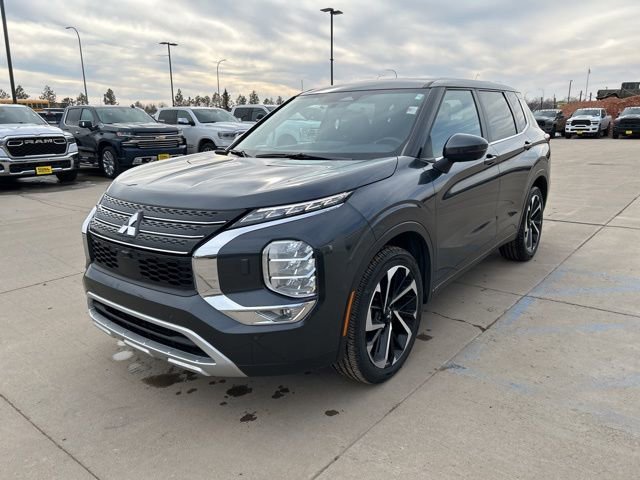 Used 2024 Mitsubishi Outlander SE image 4