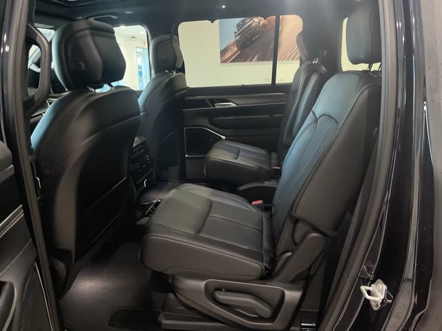 New 2025 Jeep Wagoneer Series II w/ Convenience Group I AWD/4WD image 15