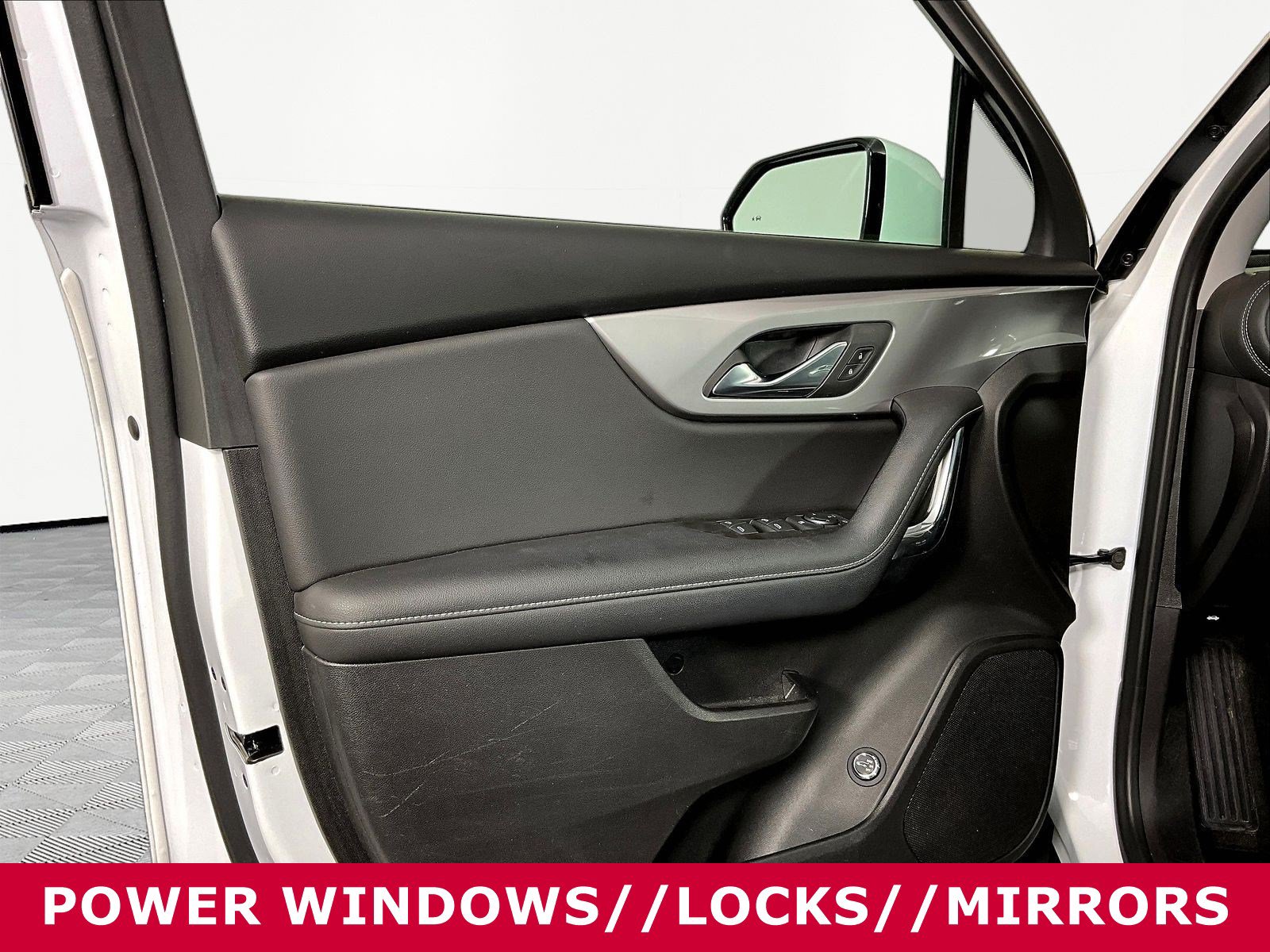 Used 2024 Chevrolet Blazer LT w/ Convenience Package FWD image 18