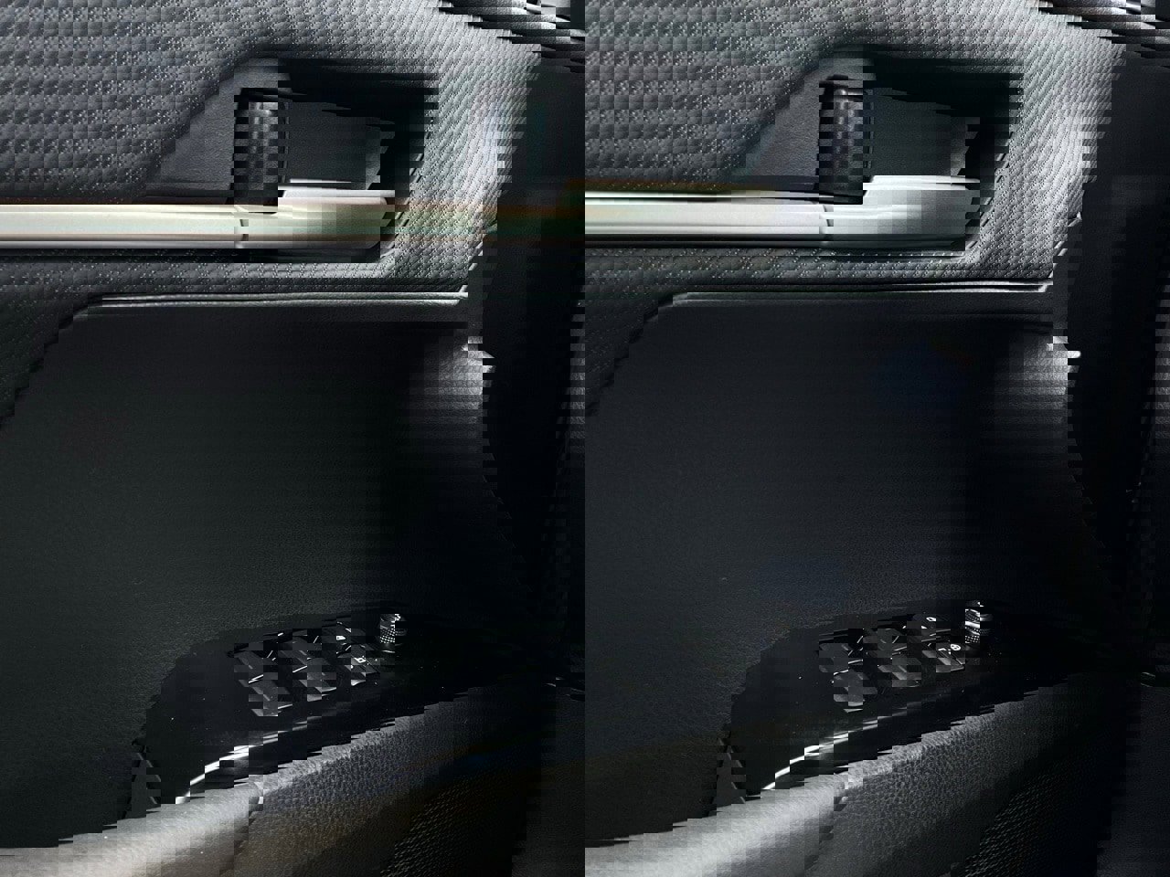 Used 2025 Toyota Camry SE image 21