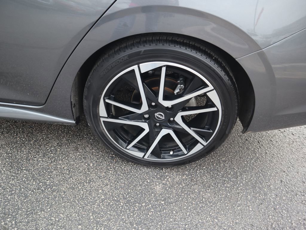 Used 2025 Nissan Sentra SR w/ SR Premium Package image 9