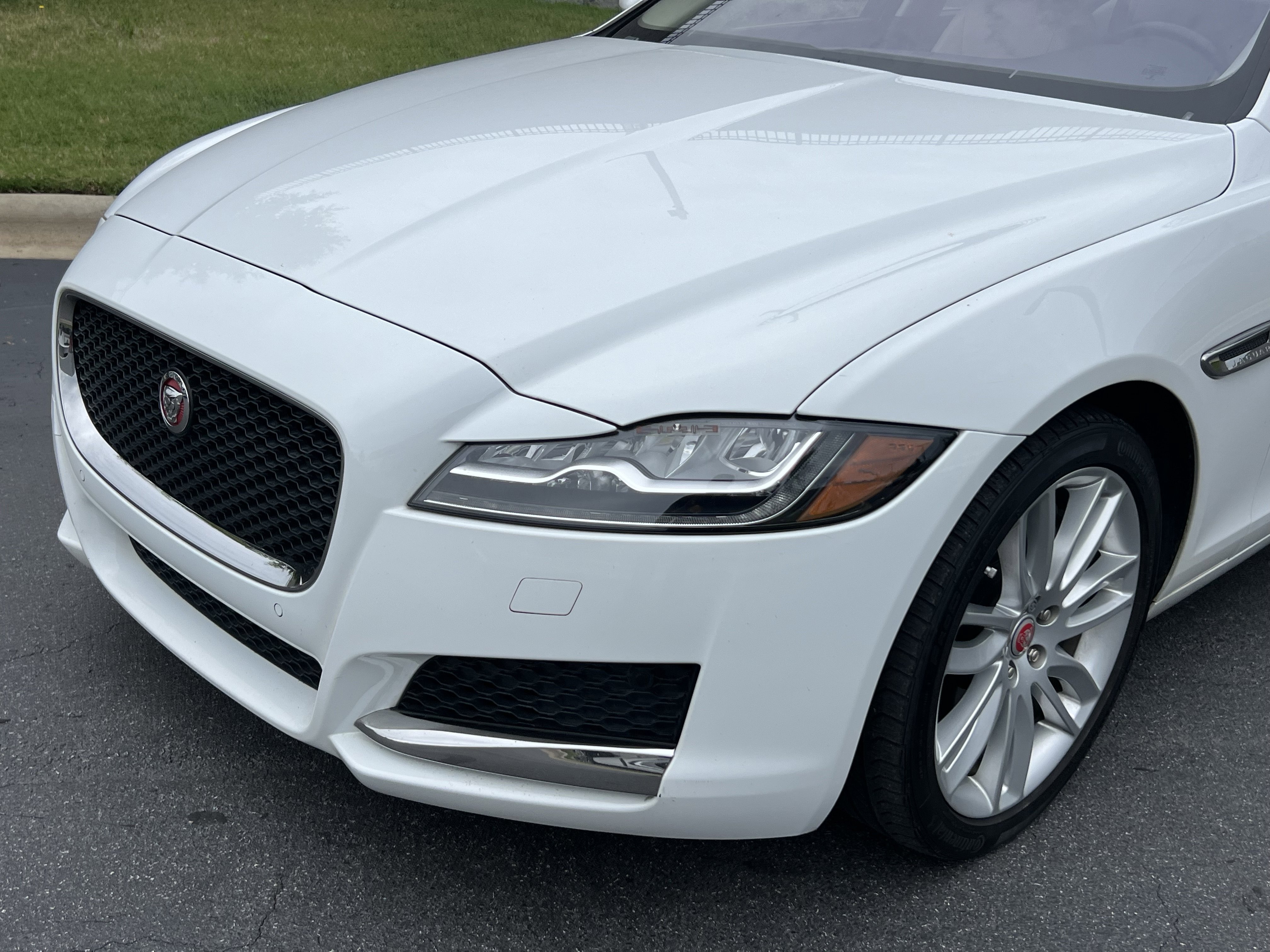Used 2017 Jaguar XF Prestige RWD image 10
